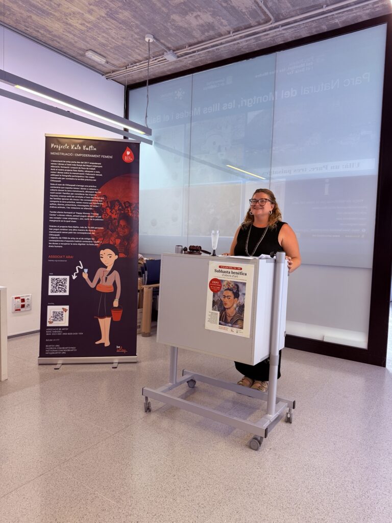 Cristina Cantal presenting the charity art auction in Ullà for be artsy